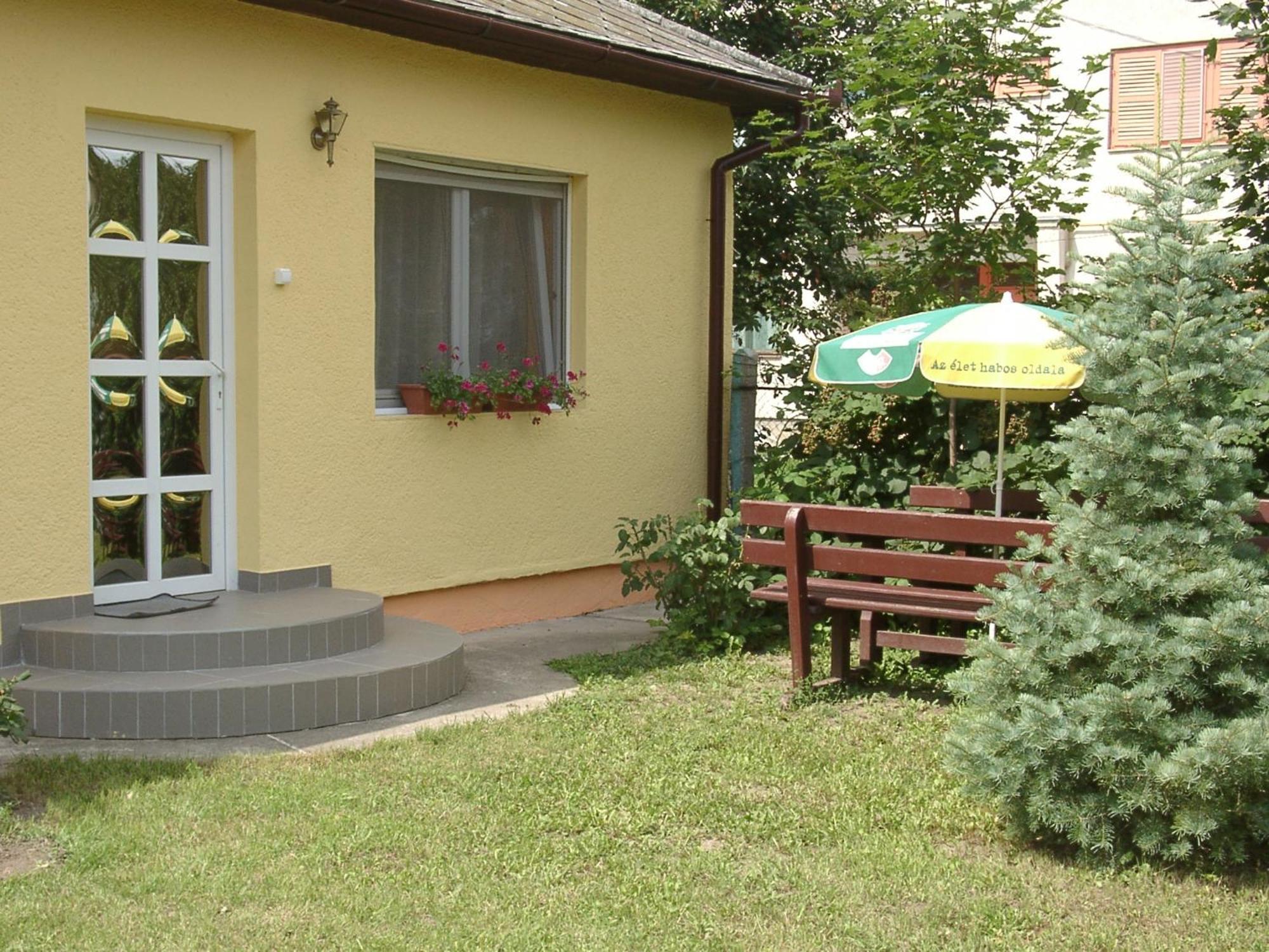 Emese Apartman Hajdúszoboszló Buitenkant foto