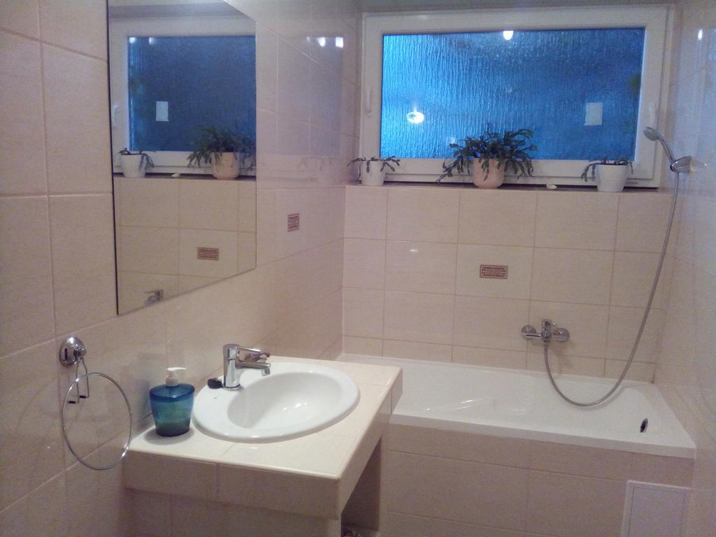 Emese Apartman Hajdúszoboszló Buitenkant foto