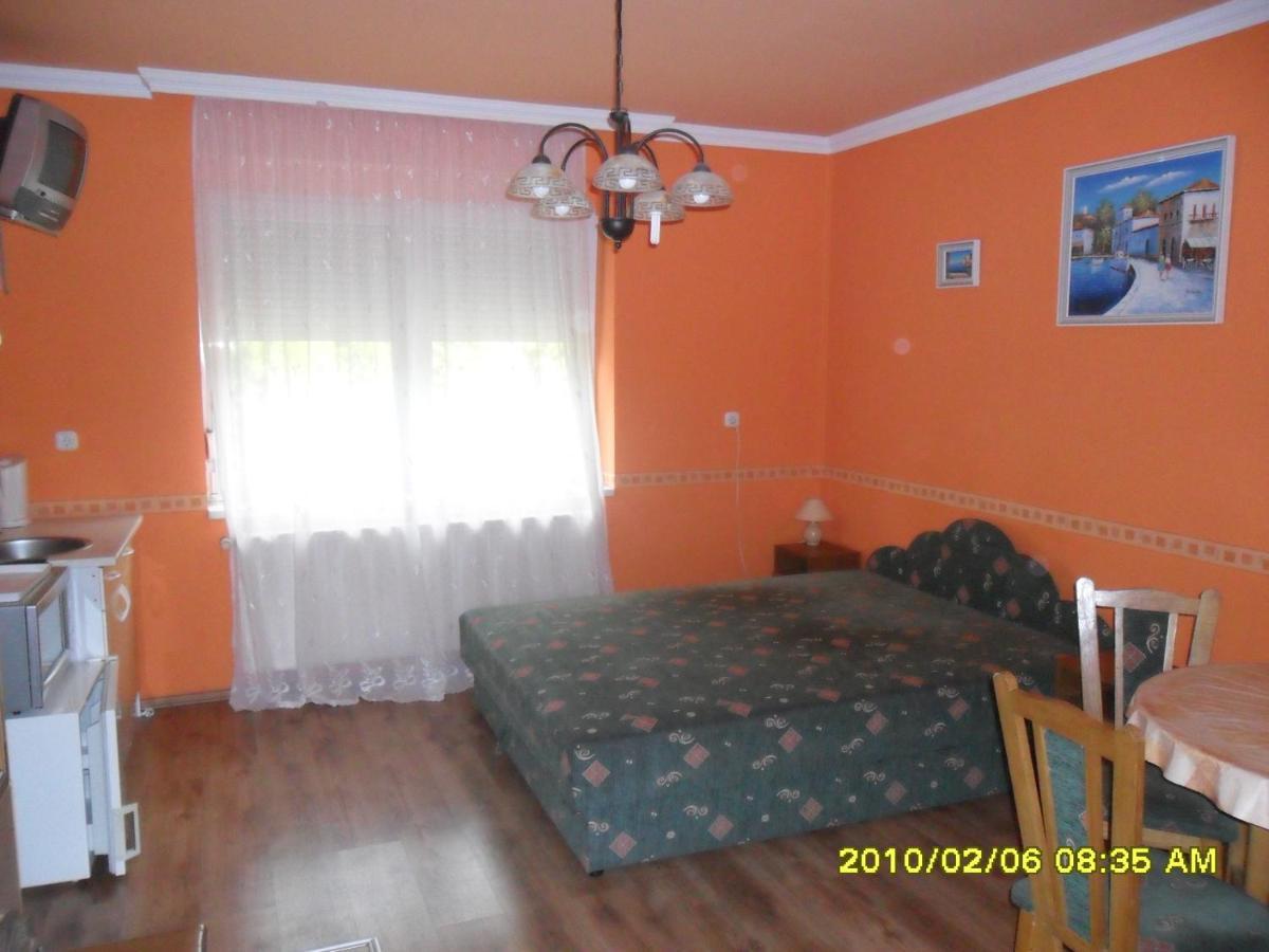 Emese Apartman Hajdúszoboszló Buitenkant foto