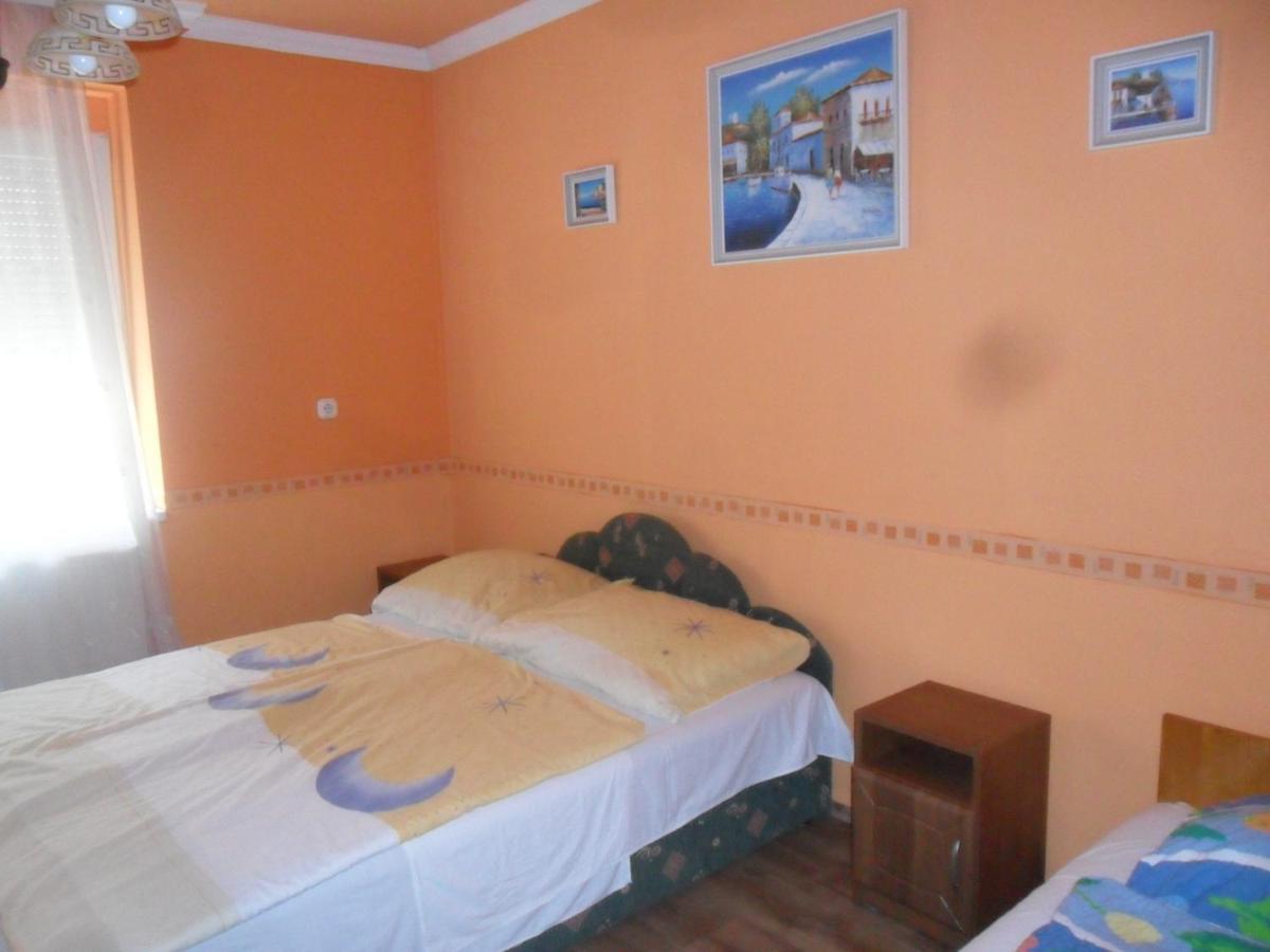 Emese Apartman Hajdúszoboszló Buitenkant foto
